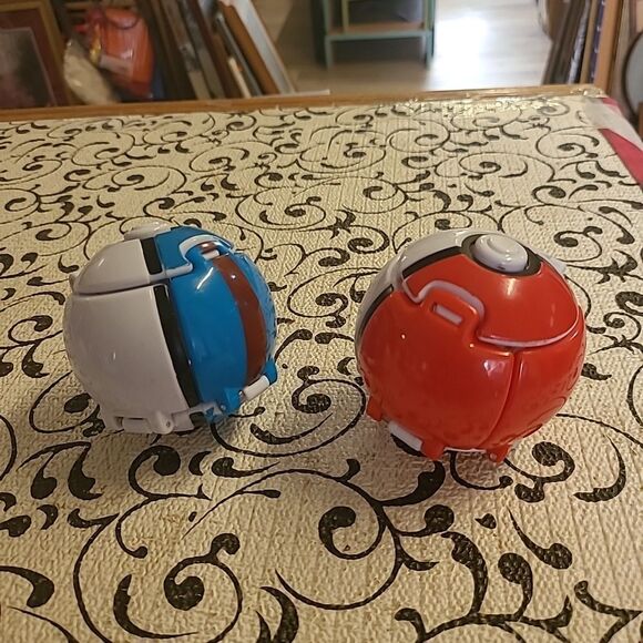 Set of Two Pokémon Balls - Picture 1 of 5